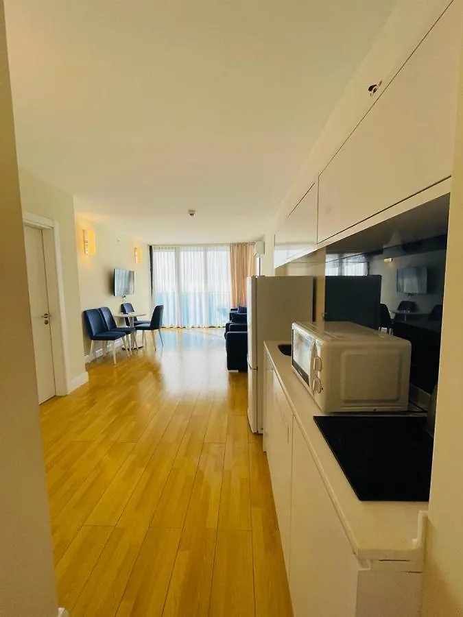 Orbi City Aparthotel In 바투미